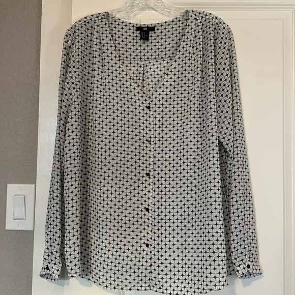 H&M‎ long sleeve top - Picture 1 of 7